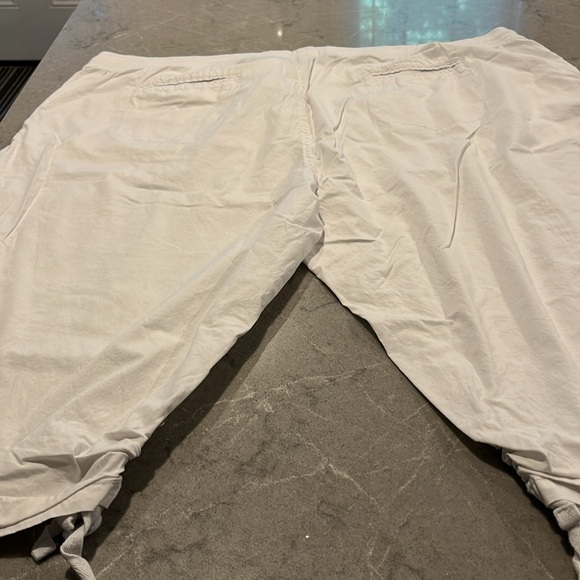 White Dash capri size3X - Picture 3 of 3